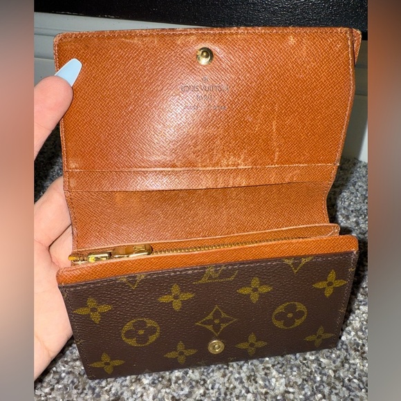 Louis Vuitton fold monogram wallet and luggage tag bundle - Picture 5 of 12